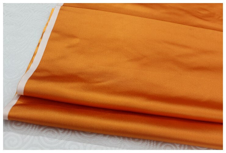 Brocart de soie uni : vert et gris argenté, largeur 74 cm, vendu au mètre