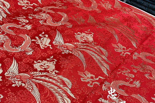 Tissu brocart de soie rouge et or : motif dragon et phénix chinois pour ameublement et costumes - 75 cm de large