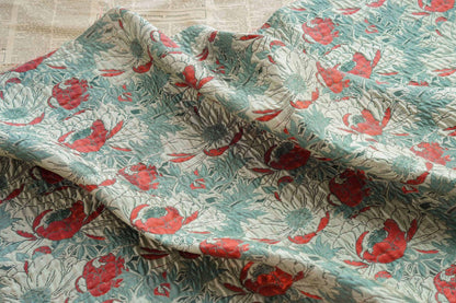 Tissu jacquard à motif floral : fil rouge et rose doré, 137 cm de large