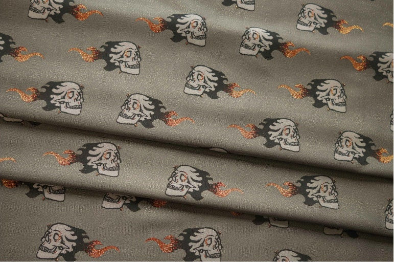 Tissu jacquard à fils d'or : matériau pour costume de squelette d'Halloween