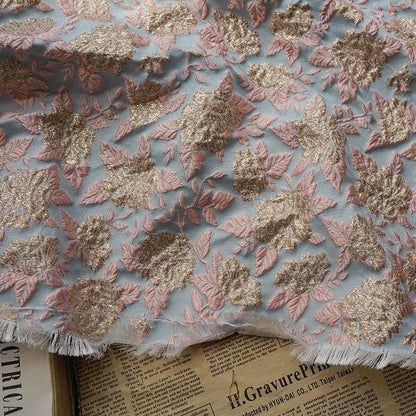 Tissu jacquard floral à fil doré : texture 3D, largeur 160 cm, ameublement et confection