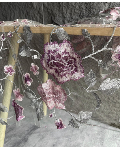 Tissu en dentelle brodée de fleurs 3D roses - Idéal pour les mariages, les costumes et la confection de poupées