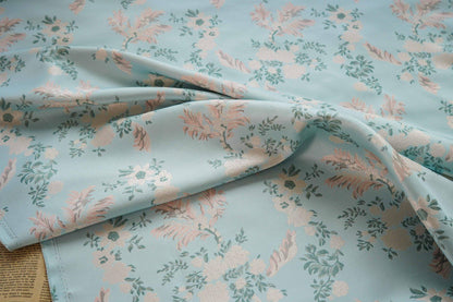 Tissu jacquard à motif floral : Lurex brillant tissé à motif floral 3D, 165 cm de large