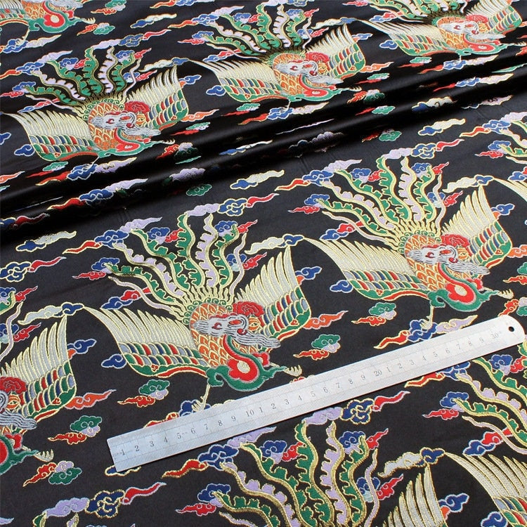 Tissu damassé jacquard Phoenix : mélange de soie et de rayonne rouge et noir