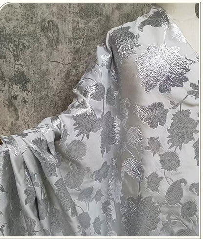 Tissu jacquard argenté à motif floral ��� Broca à grandes fleurs en relief 3D"Large