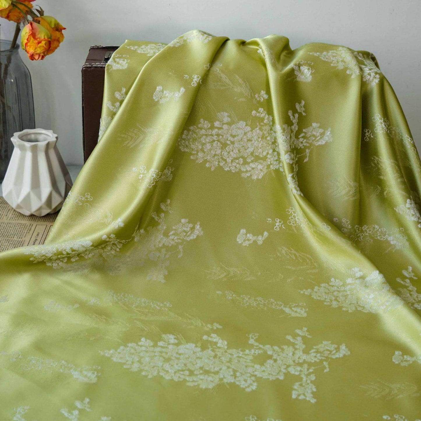 Tissu brocart jacquard à motif floral vintage - 150 cm de large