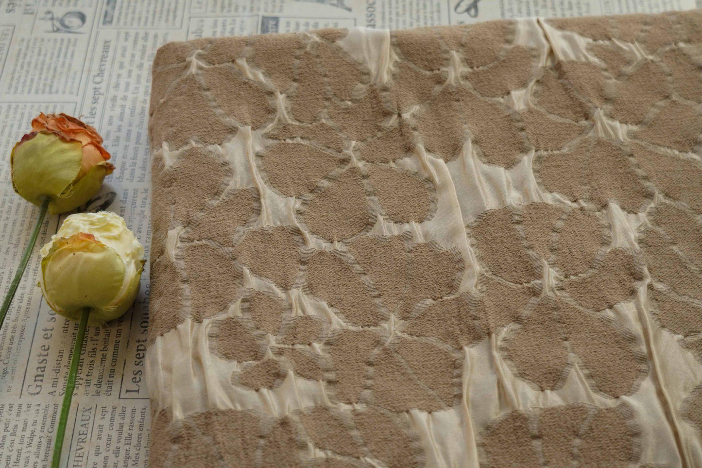 Tissu jacquard marron vintage : ameublement 3D, création de costumes (53 po de largeur)