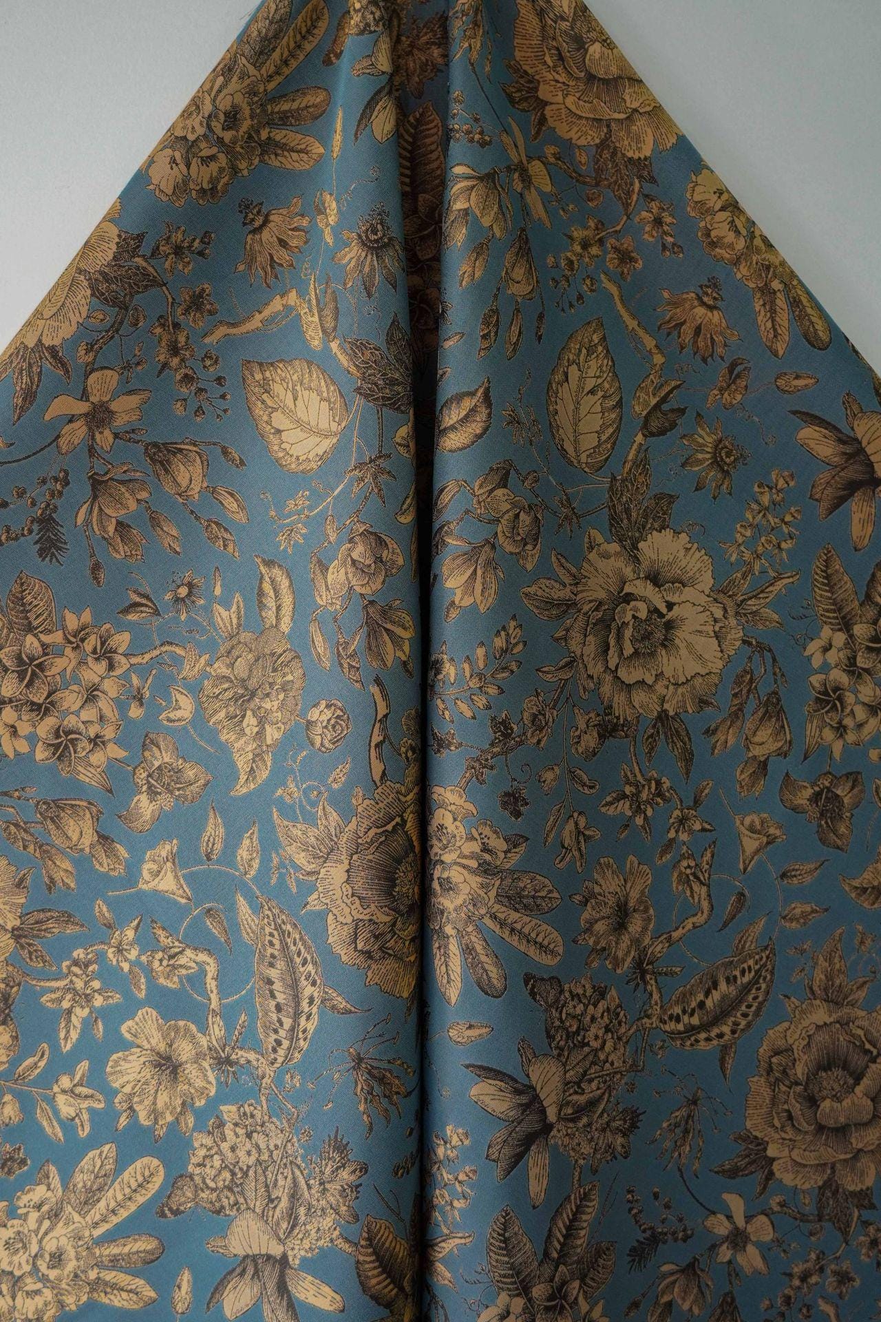 Brocade Jacquard Fabric: Retro Palace Style Damask (by the meter)