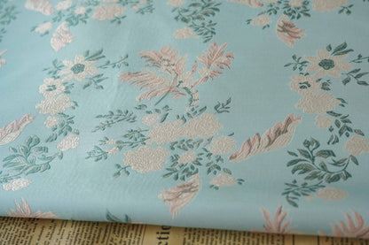 Tissu jacquard à motif floral : Lurex brillant tissé à motif floral 3D, 165 cm de large