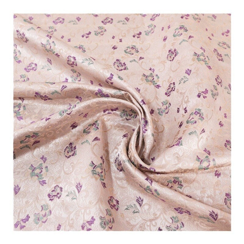 Tissu brocart lotus : damas de soie et rayonne de 150 cm de large