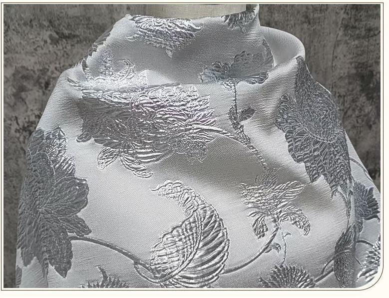 Tissu jacquard argenté à motif floral ��� Broca à grandes fleurs en relief 3D"Large