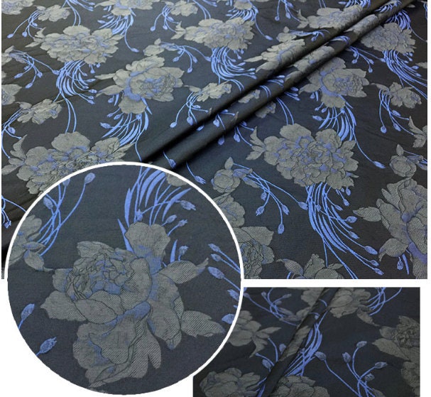 Tissu jacquard à motif floral : polyester à fil doré de 152 cm de large, vendu au mètre.