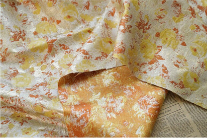 Tissu jacquard à motif floral : style peinture à l’huile douce, accents dorés, largeur 145 cm