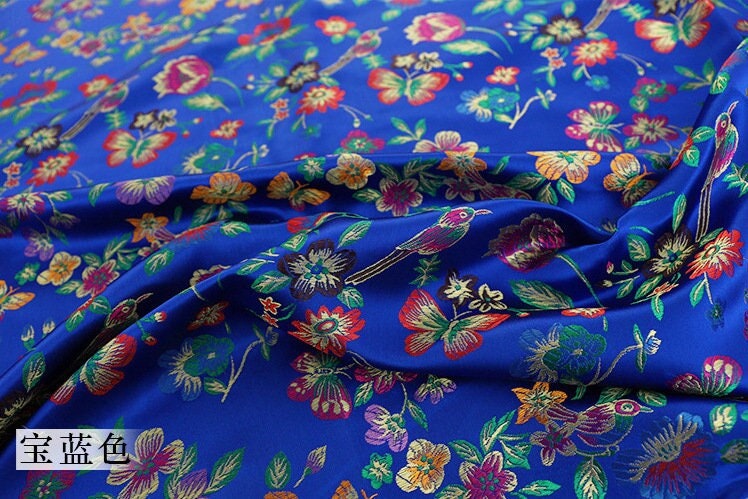 Tissu brocart papillon : jacquard de soie et rayonne de 114 cm de large