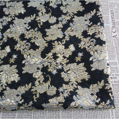 Tissu jacquard floral à fil doré : texture 3D pour ameublement, costumes et décoration (57 po de largeur)