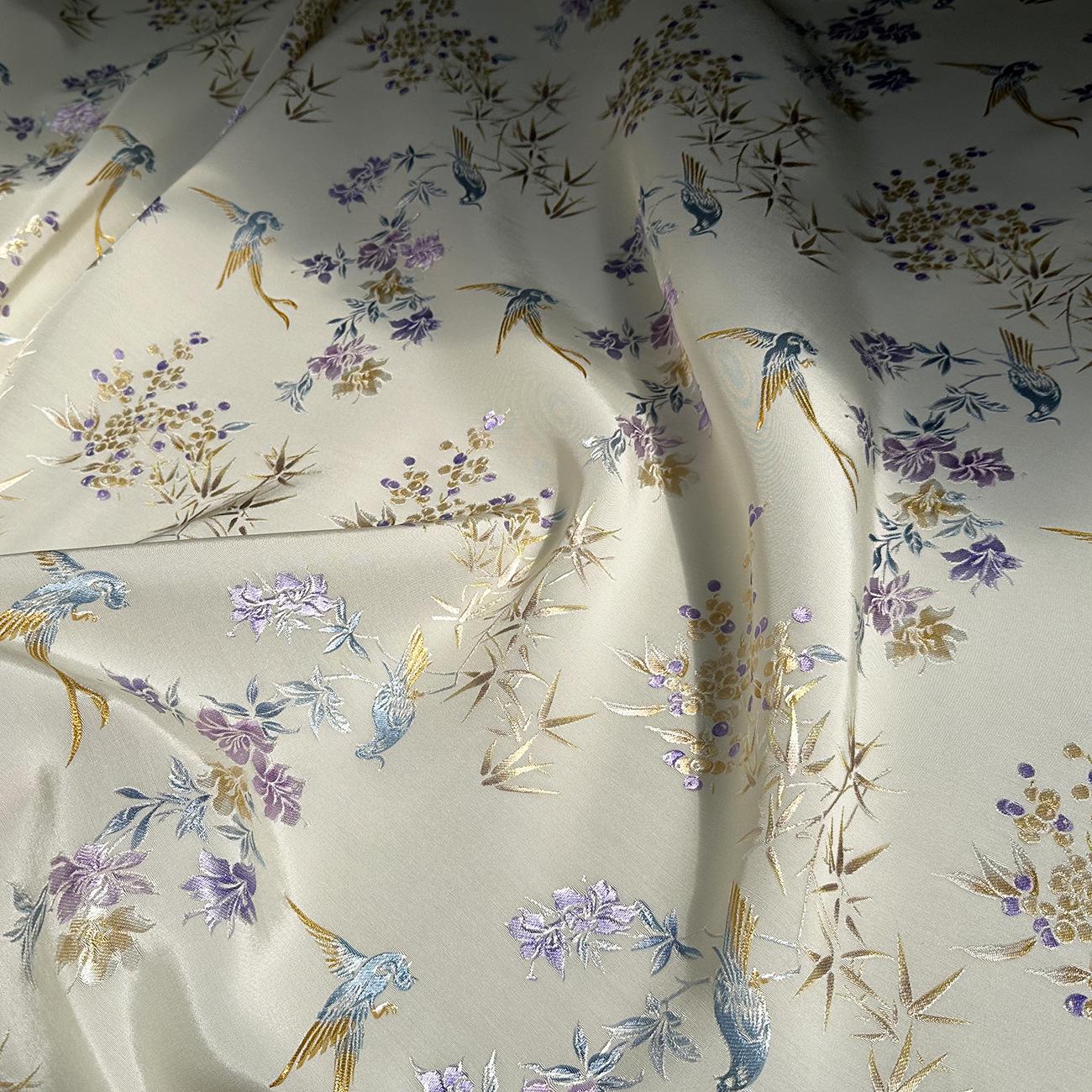 Tissu jacquard damassé à fil d'or : brocart à motifs d'oiseaux et de fleurs (59 po de largeur)