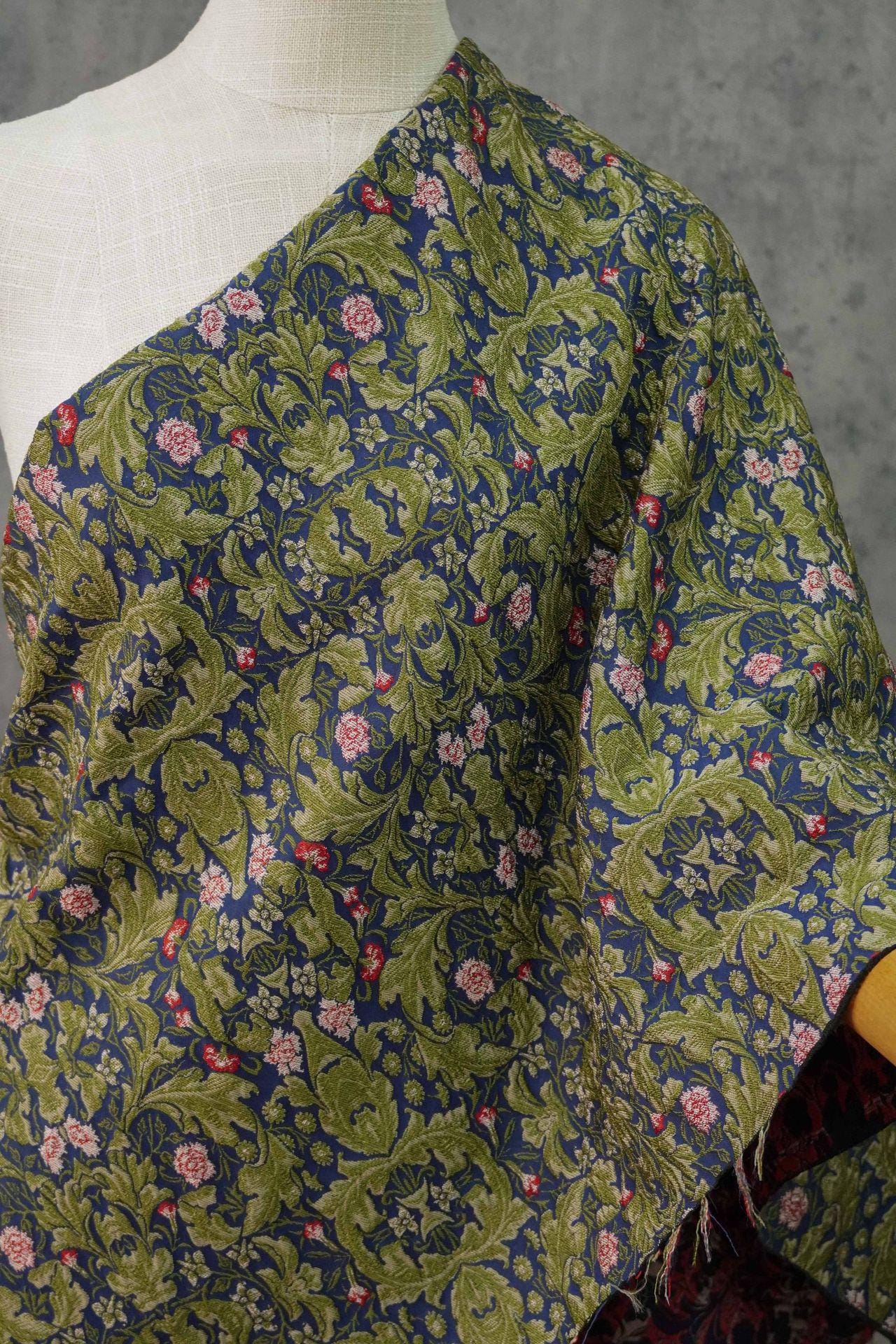 Tissu d'ameublement jacquard à motifs floraux : style victorien-édouardien, 140 cm de large