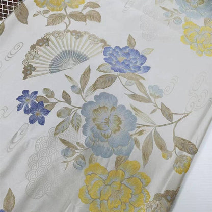 Tissu jacquard floral vintage : motif papillon et fleurs, 145 cm de large