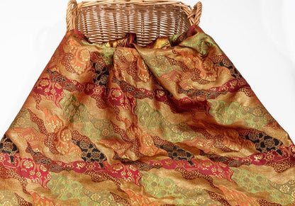 Tissu brocart jacquard à motifs floraux : mélange de soie et de rayonne pour kimono japonais