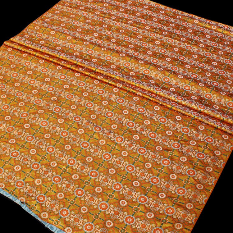 Brocart tibétain : broderie lotus, 147 cm de large, satin de rayonne