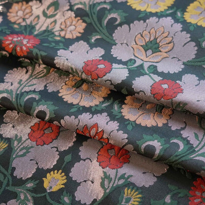Tissu jacquard à motif floral : polyester texturé 3D, largeur 142 cm