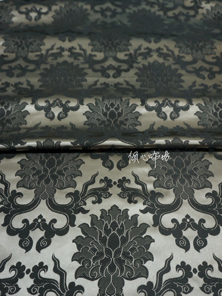 Tissu brocart de soie à motif de fleur de lotus : tapisserie pour coussin Cheongsam (29,5 po L)