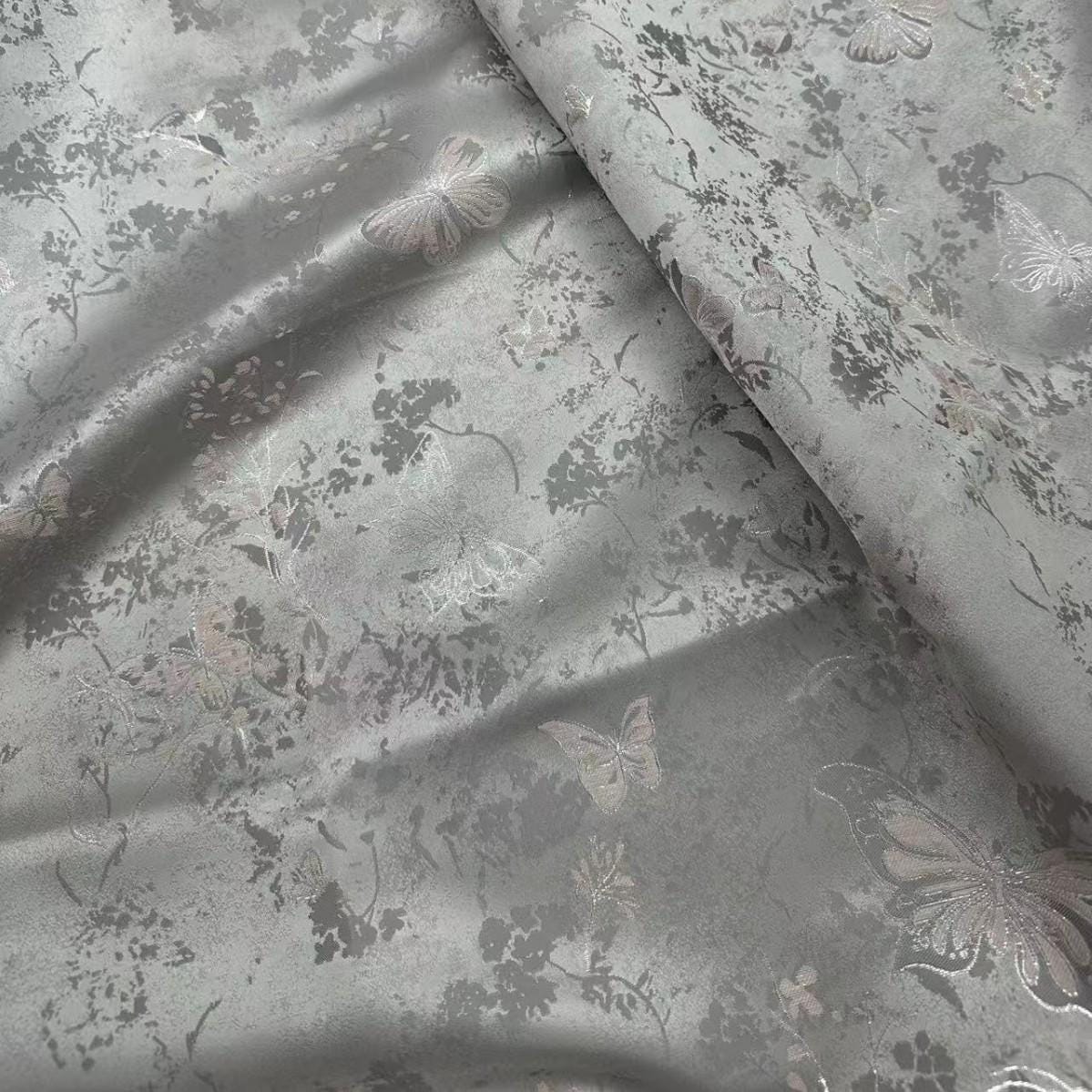 Tissu brocart papillon gris argenté - Jacquard élégant, 147 cm de large