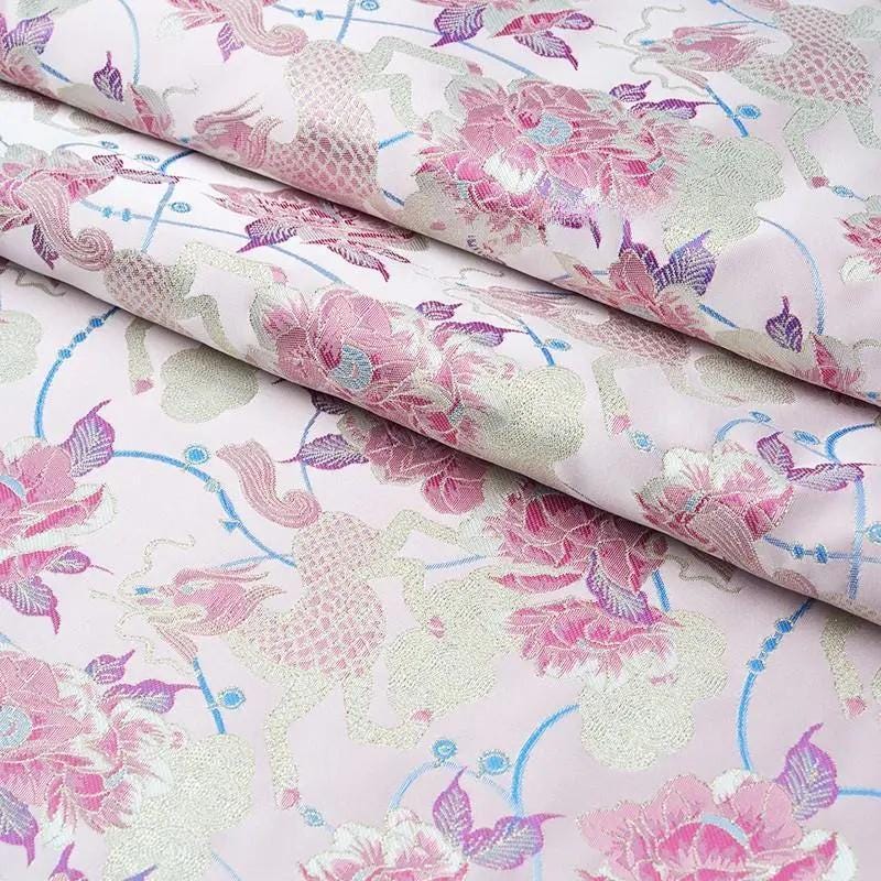 Tissu brocart de soie Kirin rose : Jacquard d'ameublement 59 po de large