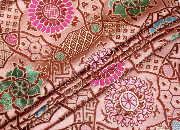 Tissu brocart à fleurs précieuses : Ameublement, matelassage et couture bouddhistes colorés