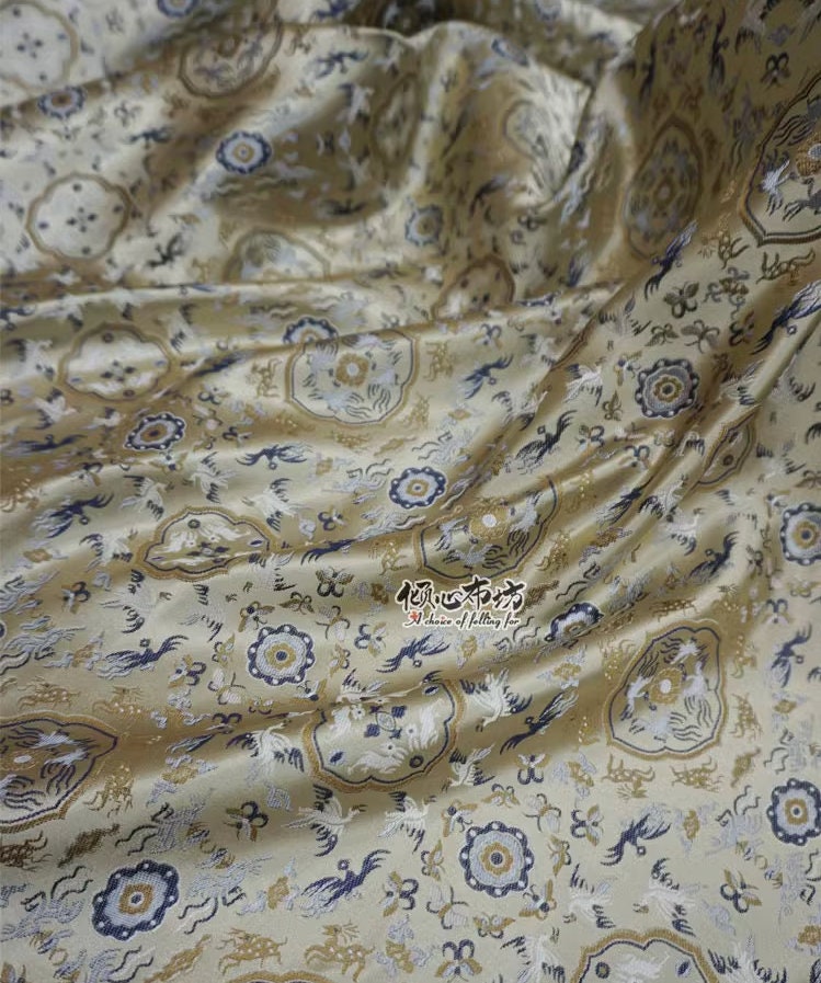 Tissu brocart de soie : 75 cm de large, style robe impériale