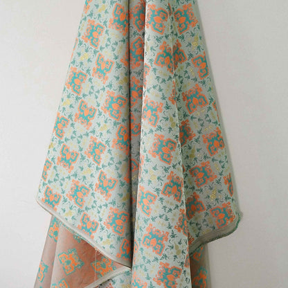 Tissu jacquard doré : motif totem asiatique ancien, 150 cm de large
