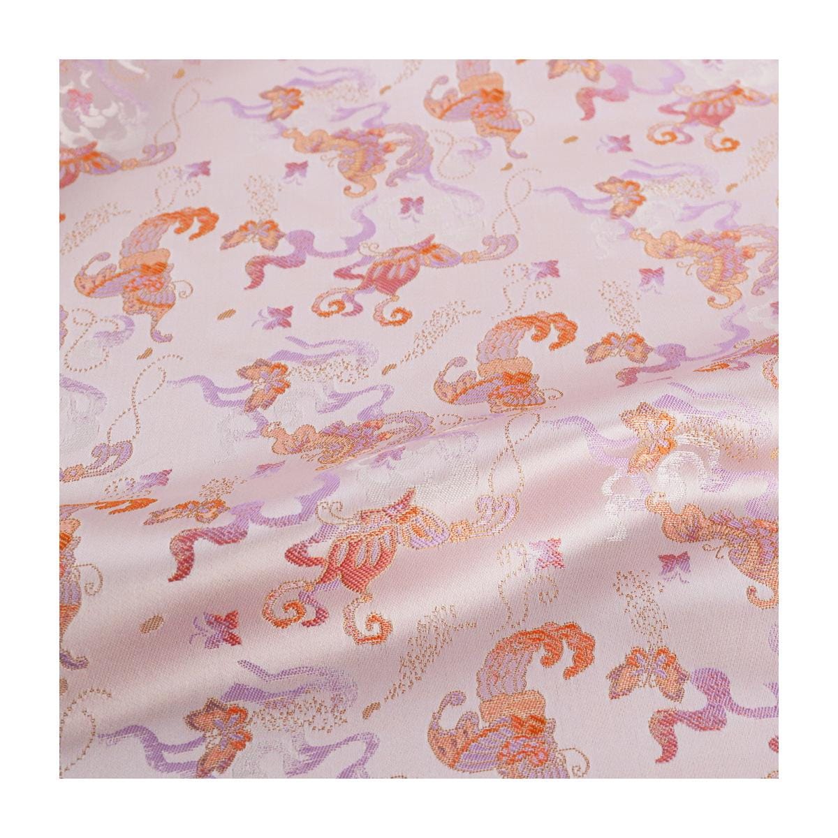 Tissu de kimono Nishijin rose clair : brocart papillon à fil d'or (59" de large)