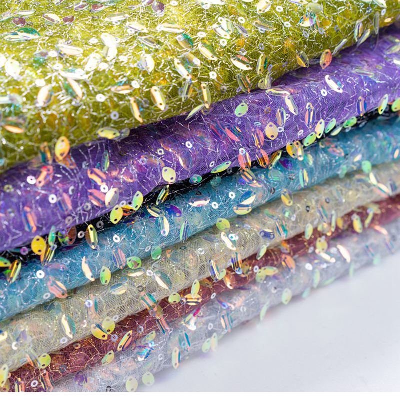 Robe de bal en dentelle à sequins colorés : motif Symphony Gradient Beads, largeur 124 cm