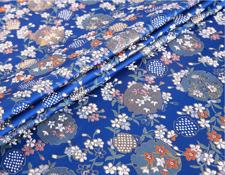 Tissu brocart de soie jacquard à motif floral : design asiatique moderne