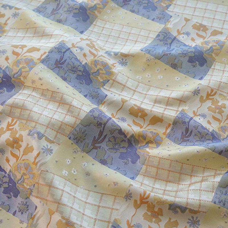 Tissu jacquard à motif floral : polyester réversible en relief 3D, 140 cm de large