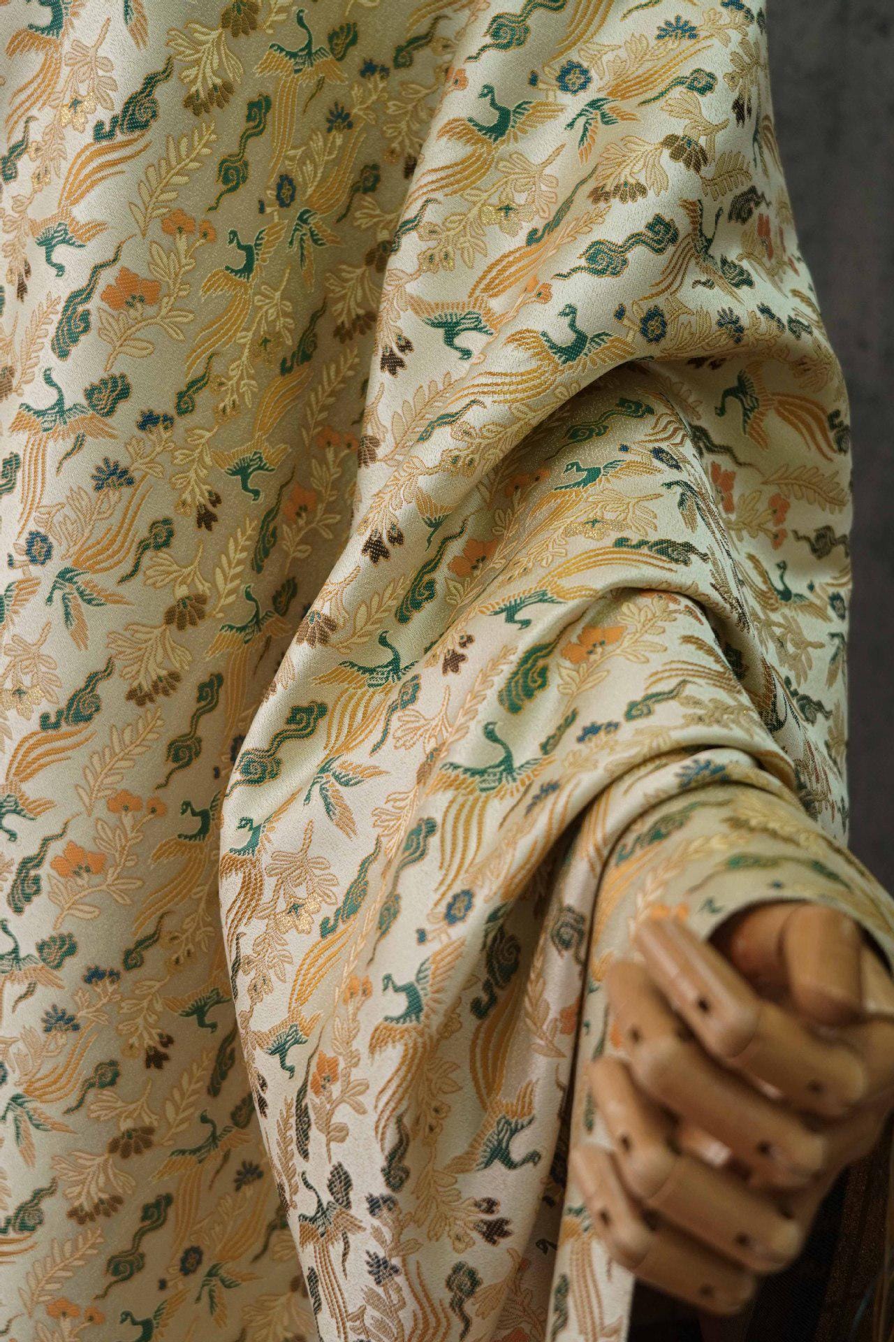 Tissu brocart Phoenix : mélange de rayonne de 150 cm de large, tissu pour robe d’empereur