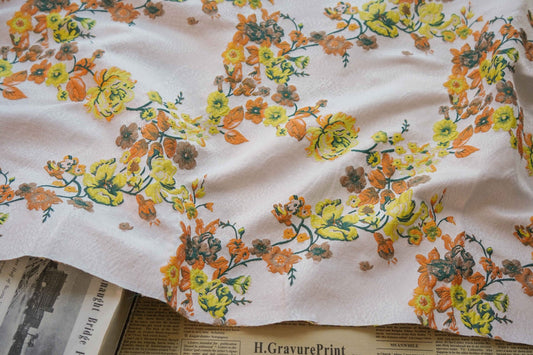 Tissu jacquard à motif floral : ameublement, costumes, décoration aux couleurs vives - 150 cm de large