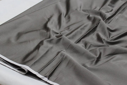 Brocart de soie gris : largeur 74 cm, vendu au mètre