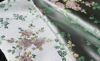 Tissu brocart chrysanthème vintage : mélange de satin et de soie de 75 cm de large