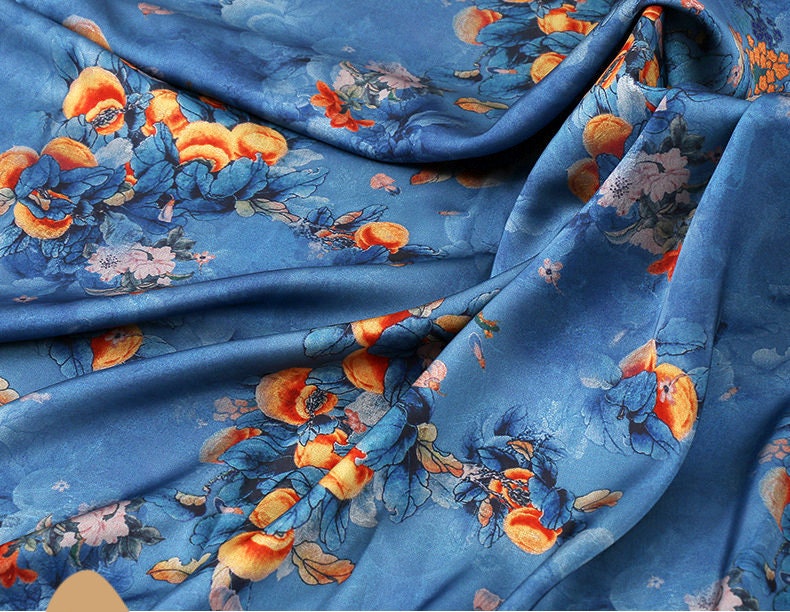 Tissu satiné bleu paon, imprimé floral, 150 cm de large