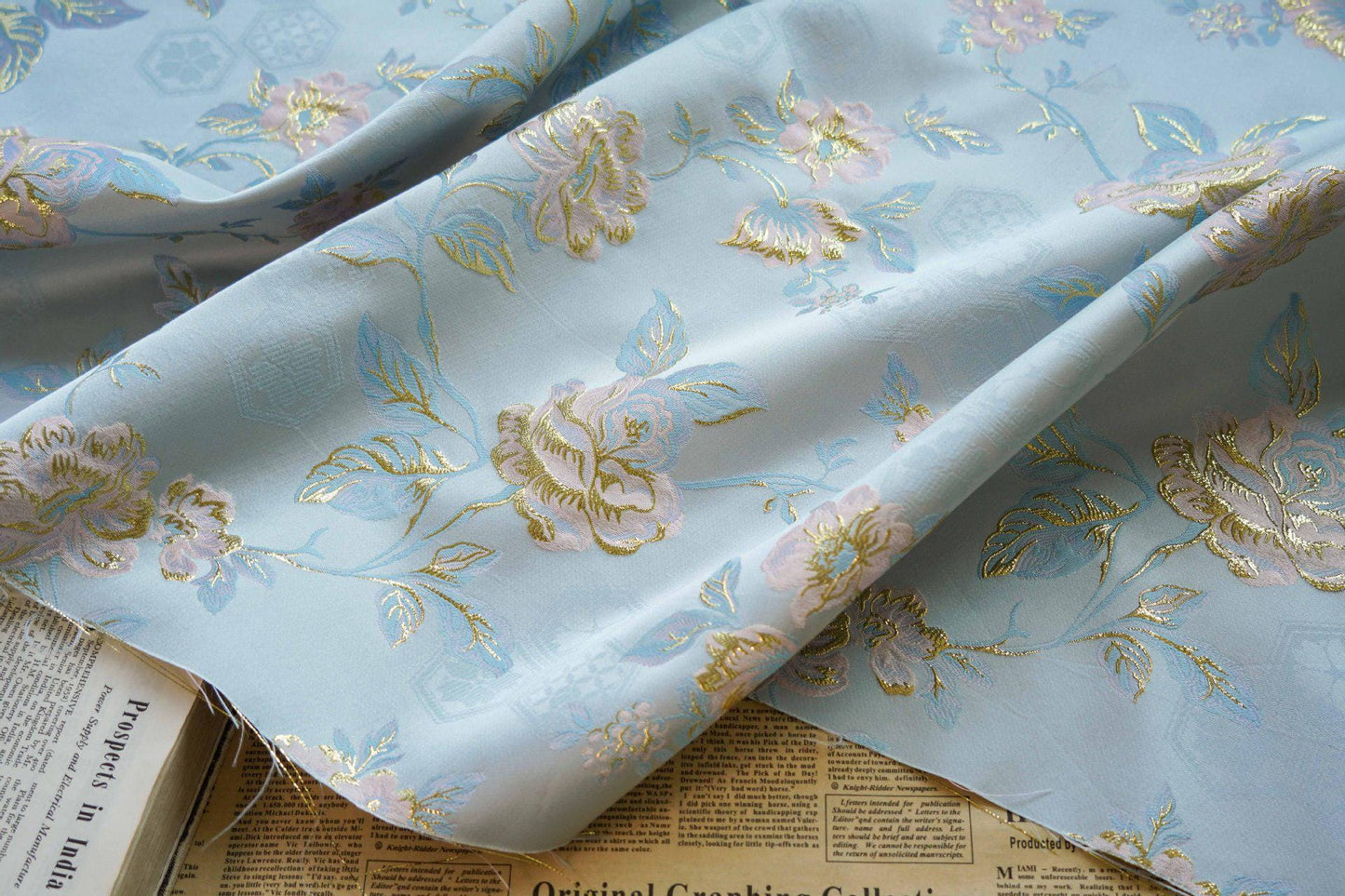Tissu jacquard à motif floral : Damas rétro palais, 150 cm de large, vendu au mètre
