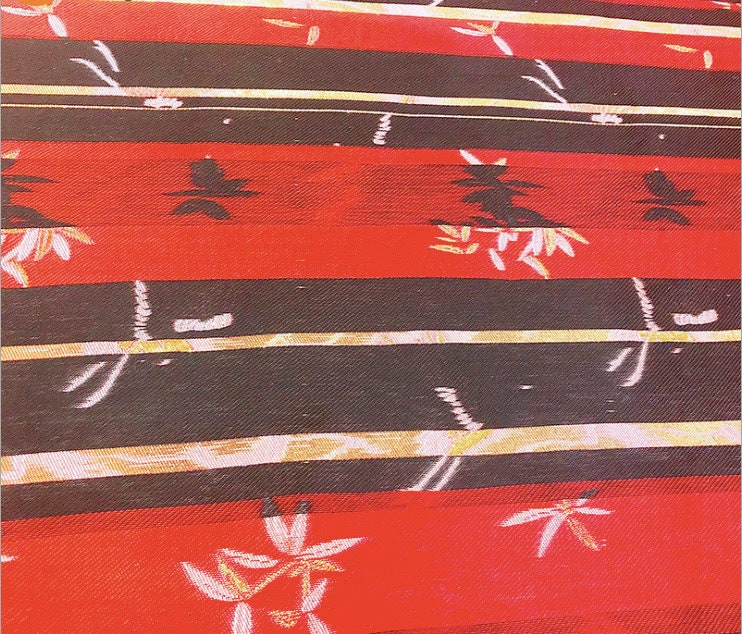 Tissu damassé à motif de grues rouges : satin du Nouvel An chinois (59 pouces de large)