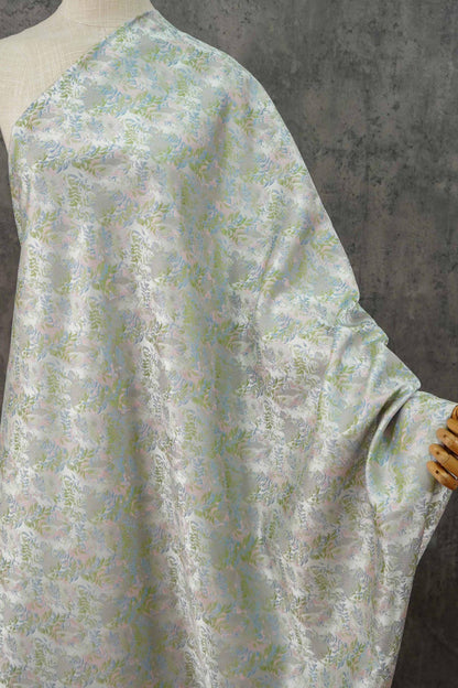 Tissu brocart magnolia gris clair : couture de cheongsam chinois et de robe tibétaine