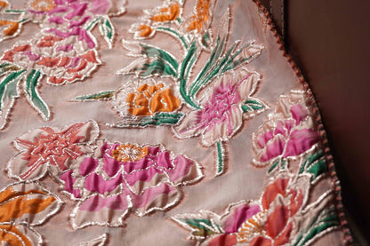 Tissu jacquard à motifs floraux : Matière pour robe de soirée à effet métallisé 3D coloré