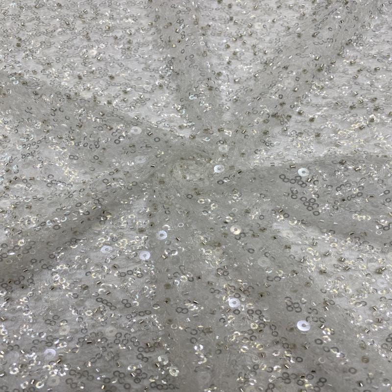 Tissu brodé de sequins et de cristaux : 124 cm de large, matériau pour robe de bal de créateur