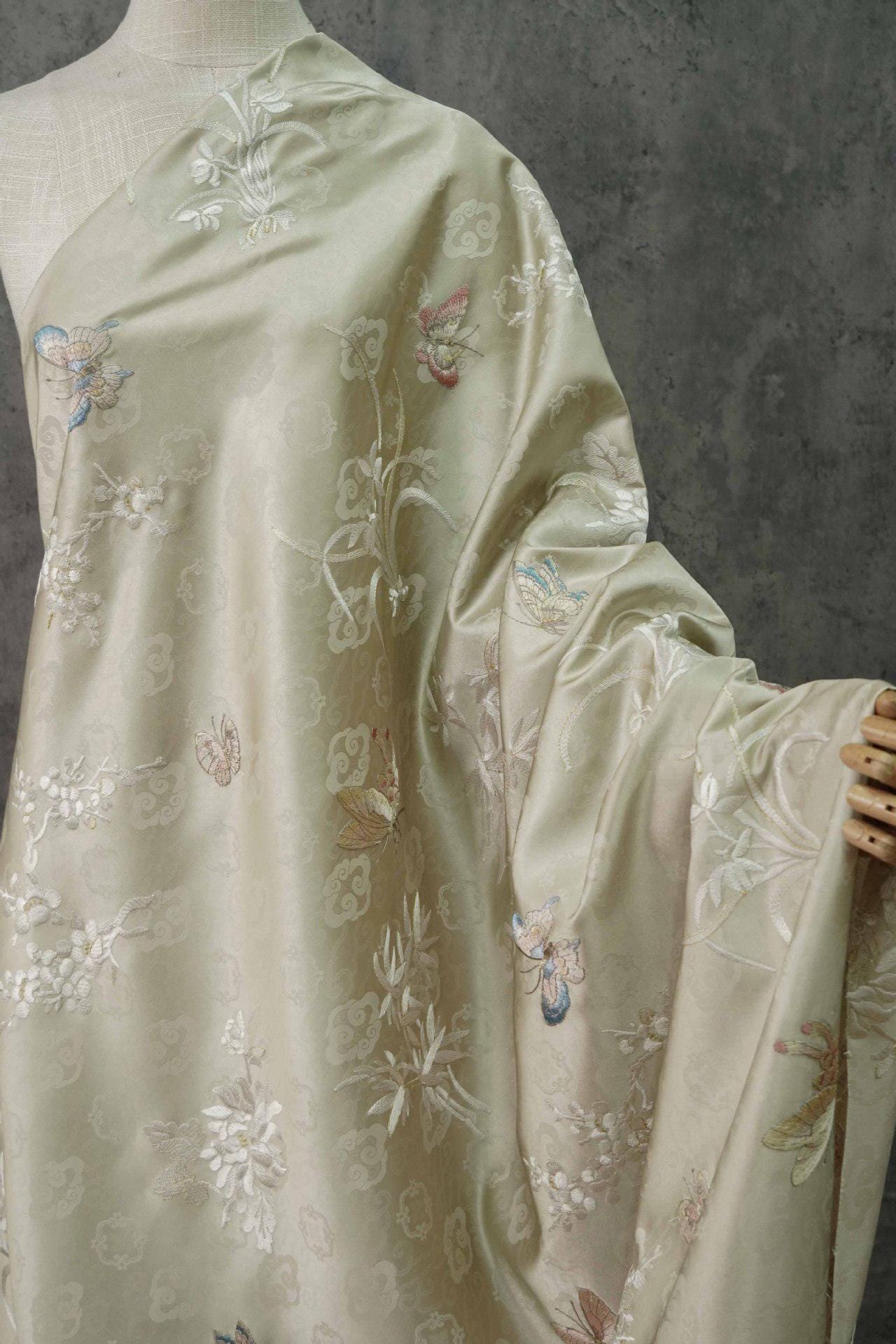 Palace Style Brocade Jacquard Fabric: Damask Decor, Drapery, Upholstery - 60"W