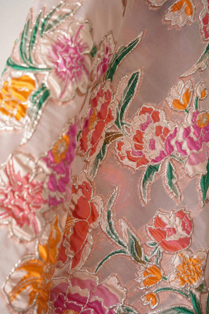Tissu jacquard à motifs floraux : Matière pour robe de soirée à effet métallisé 3D coloré