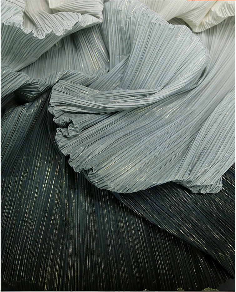 Crêpe plissé dégradé : 150 cm de large, polyester rigide, idéal pour la décoration et les costumes à faire soi-même.