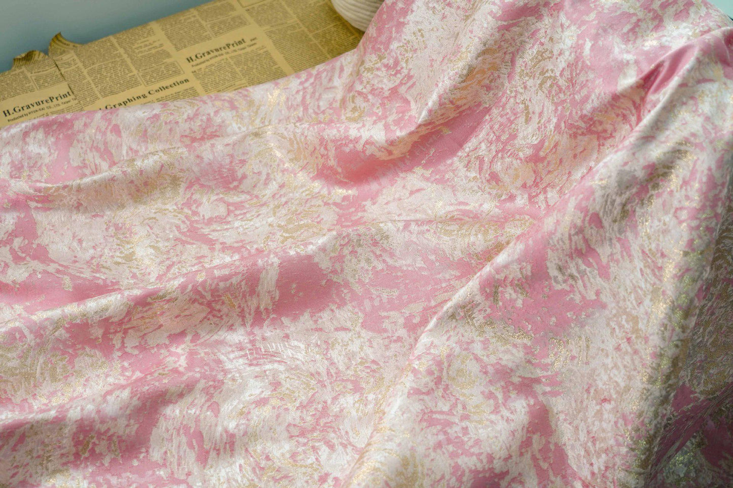 Tissu jacquard à fil doré : texture peinture à l’huile 3D, 168 cm de large
