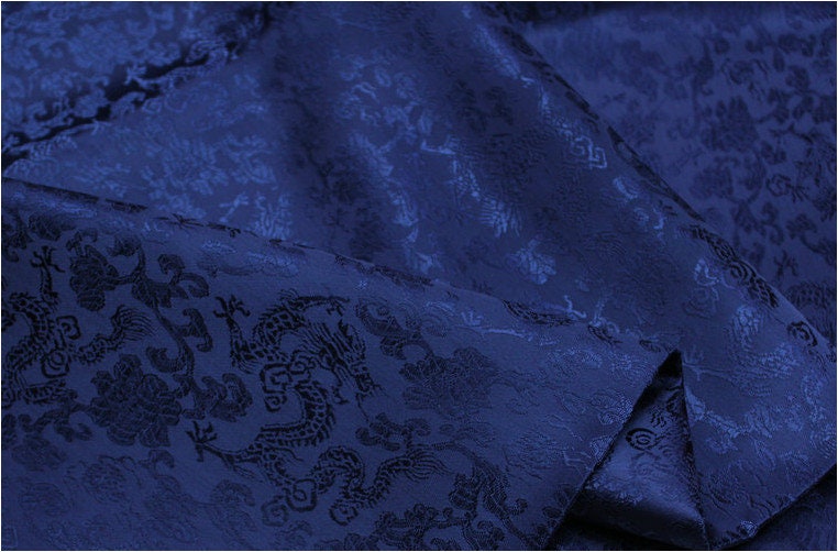 Tissu brocart bleu marine à motif dragon : mélange soie-rayonne, largeur 89 cm (35 po) - Vendu au mètre